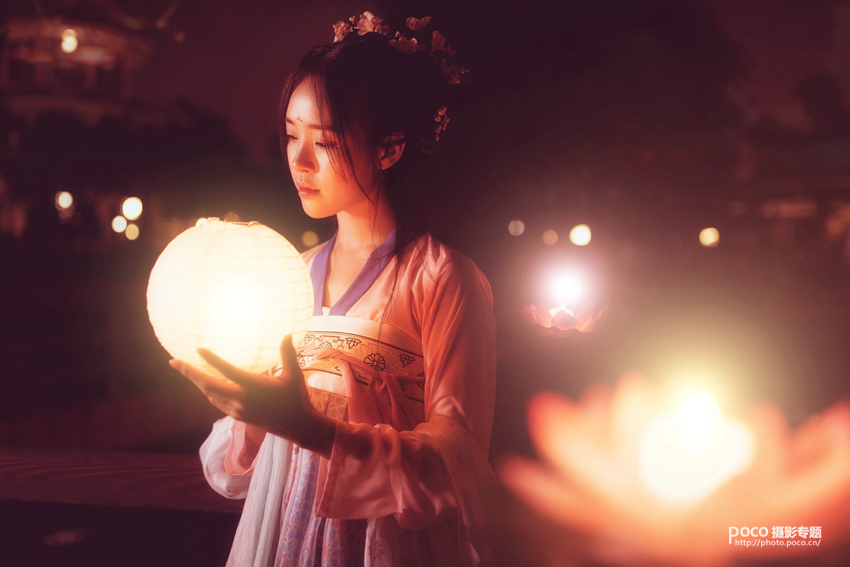 Photoshop快速的给夜景人像添加唯美孔明灯,图趣网